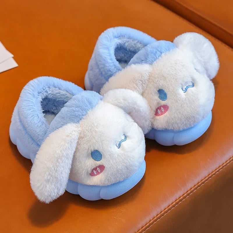 🧸 Pantofole di peluche soffici per bambini con cartoni animati: comode, divertenti e antiscivolo 🧸