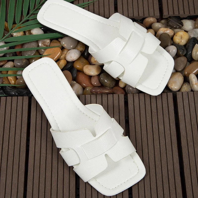 Sandales plates d'été chics pour femmes - Chaussons de plage tendance avec coupe confortable et design élégant