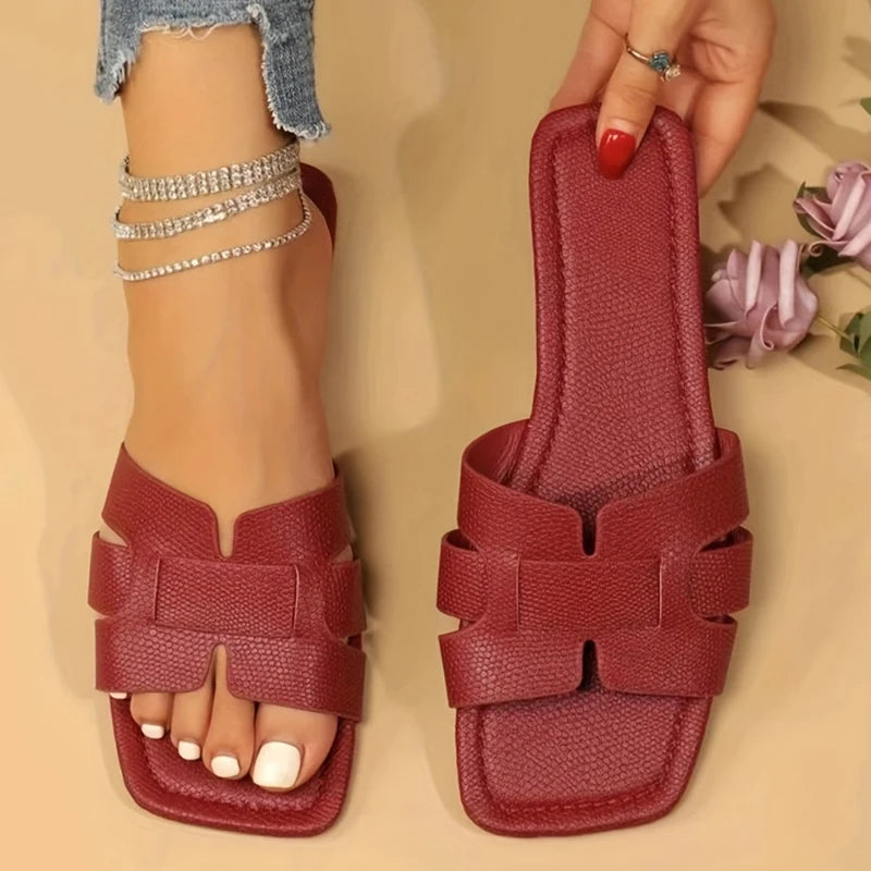 Sandales plates d'été chics pour femmes - Chaussons de plage tendance avec coupe confortable et design élégant