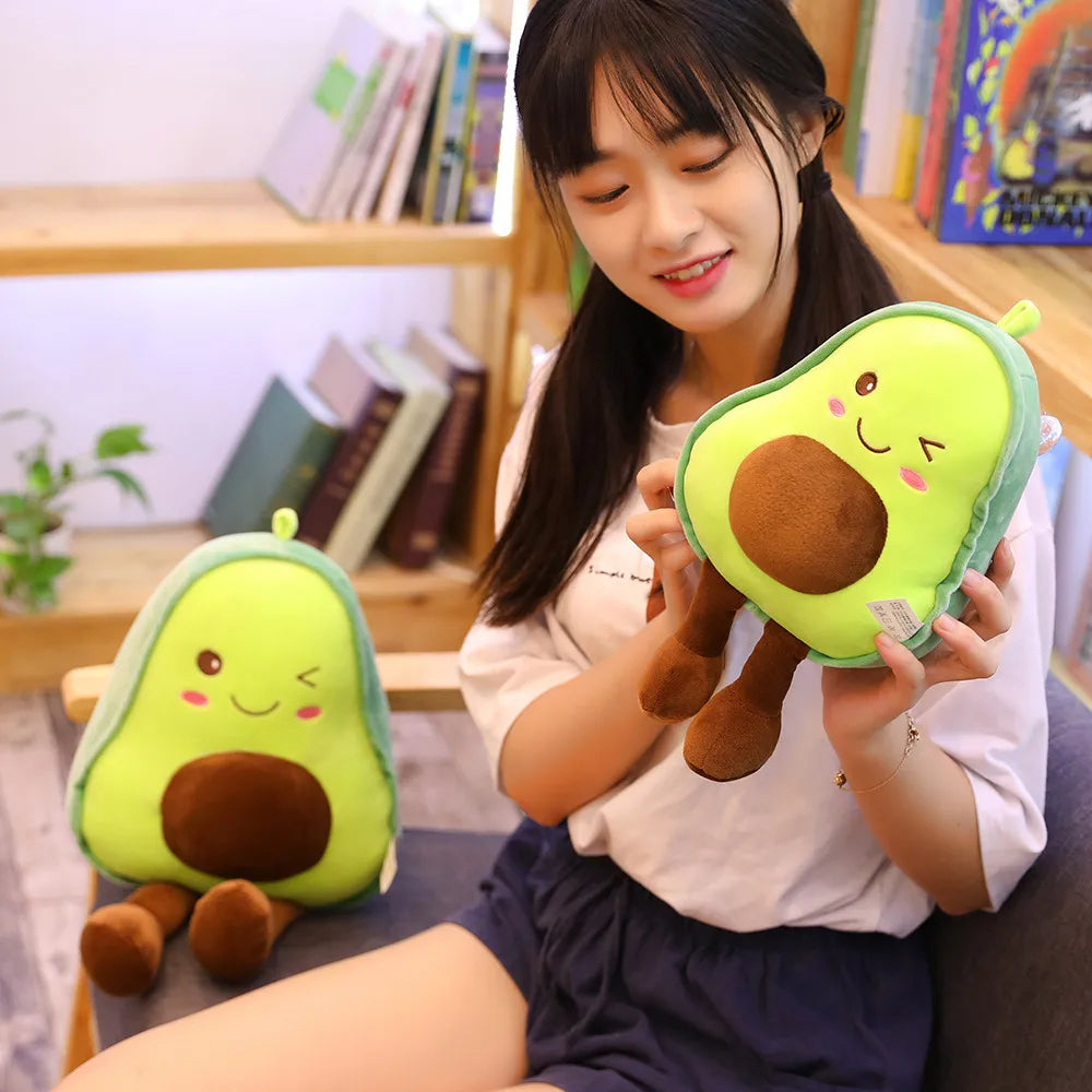 Adorable poupée en peluche avocat – Le compagnon de câlins et le cadeau parfait !