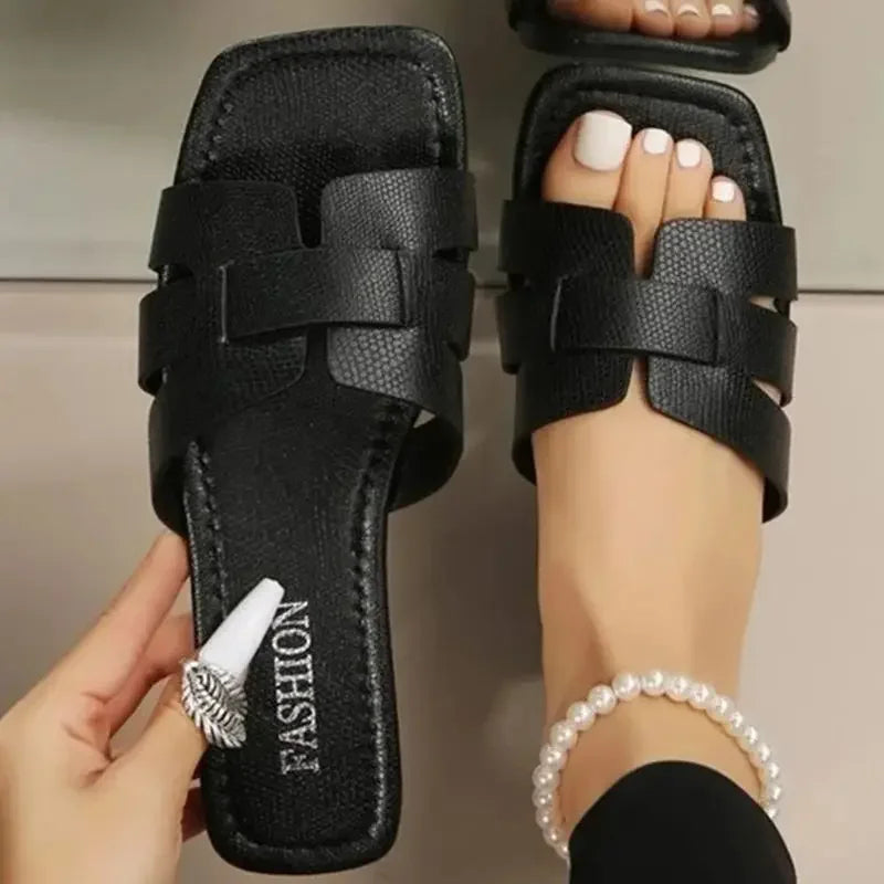 Sandales plates d'été chics pour femmes - Chaussons de plage tendance avec coupe confortable et design élégant