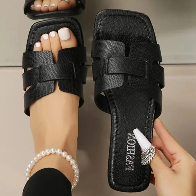 Sandales plates d'été chics pour femmes - Chaussons de plage tendance avec coupe confortable et design élégant