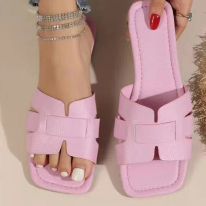 Sandales plates d'été chics pour femmes - Chaussons de plage tendance avec coupe confortable et design élégant