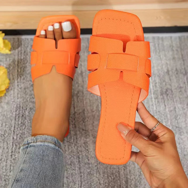 Sandales plates d'été chics pour femmes - Chaussons de plage tendance avec coupe confortable et design élégant