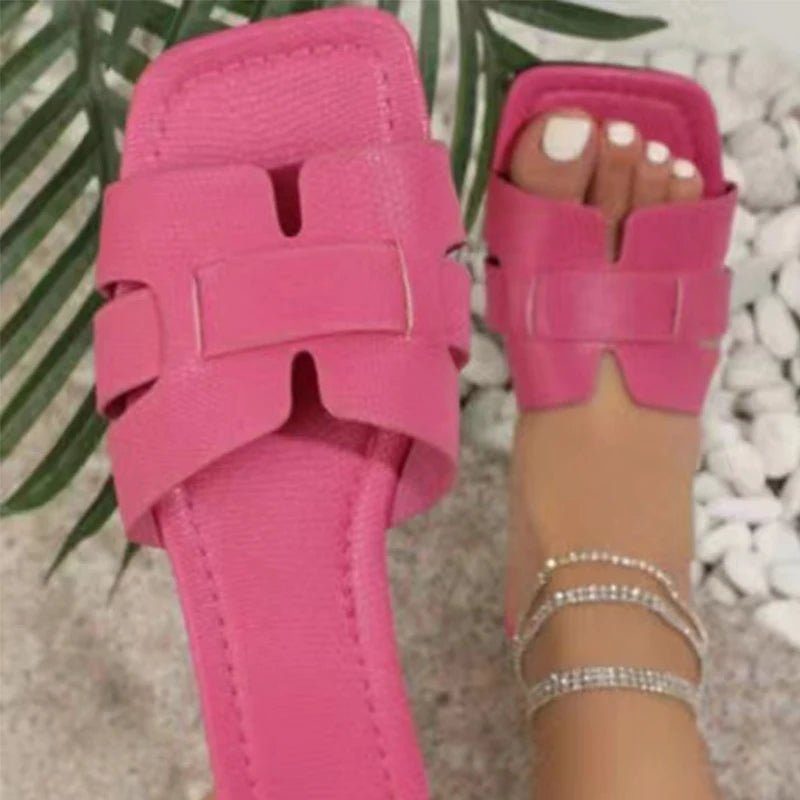 Sandales plates d'été chics pour femmes - Chaussons de plage tendance avec coupe confortable et design élégant